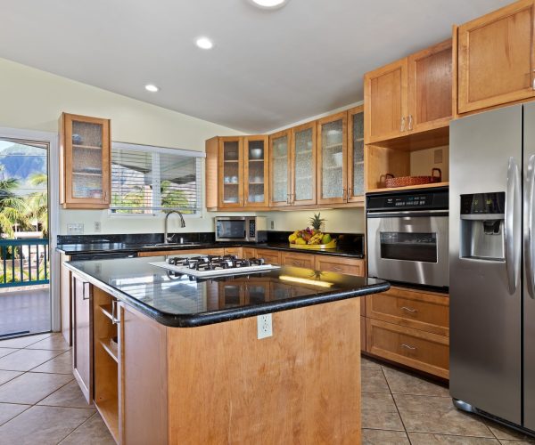 Makaha_Hawaii_full_kitchen