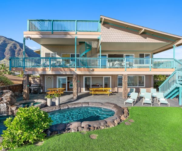 Makaha_Hawaii_ground_view