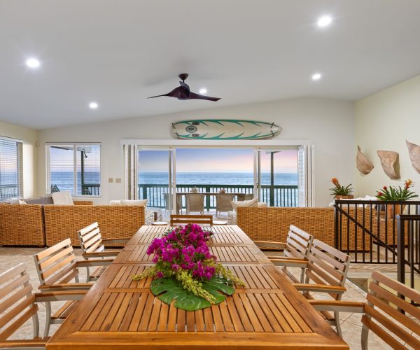 Makaha_Hawaii_house_inside