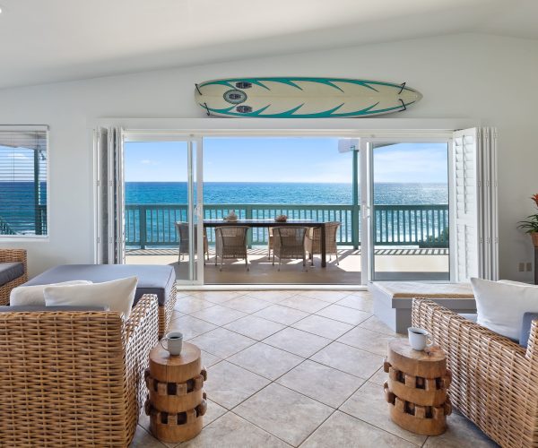 Makaha_Hawaii_living_room_view