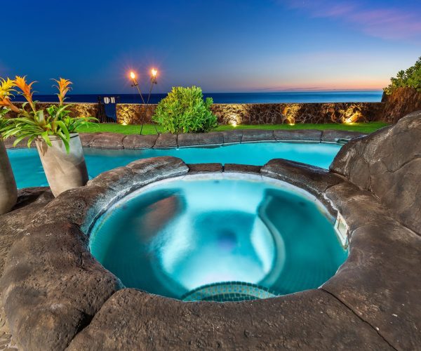 Makaha_Hawaii_night_pool_lights