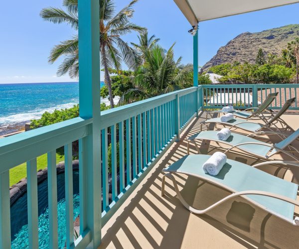 Makaha_Hawaii_outside_chairs