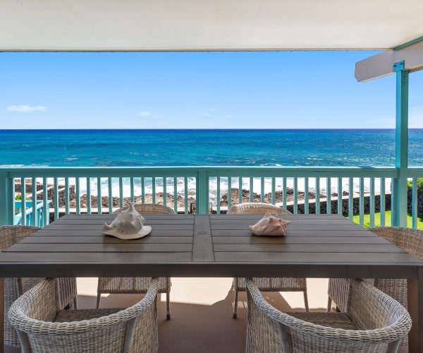 Makaha_Hawaii_outside_table