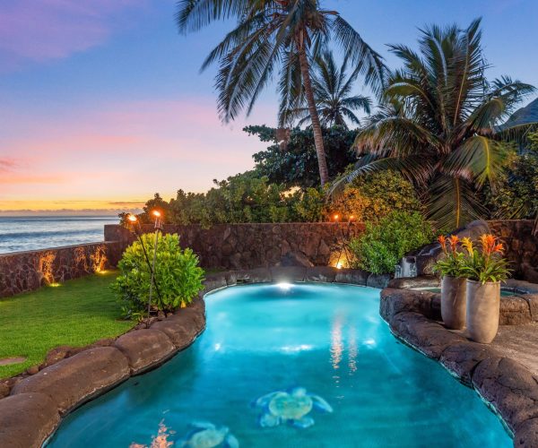Makaha_Hawaii_palm_tree_pool