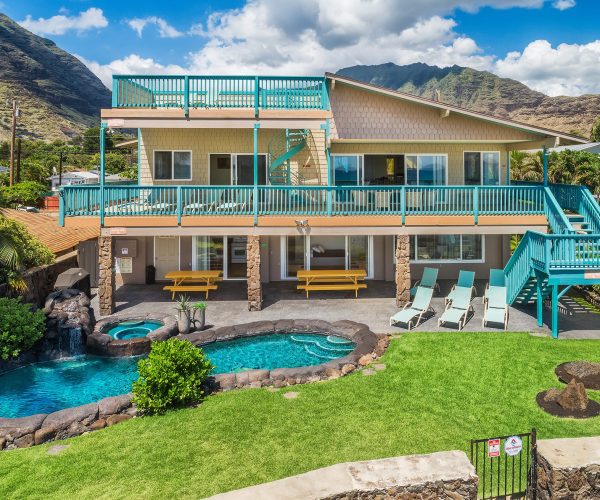Makaha_Hawaii_pool