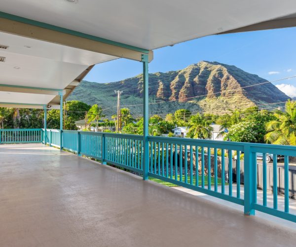 Makaha_Hawaii_porch_mountain_view