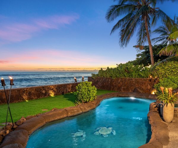 Makaha_Hawaii_sunset_from_pool