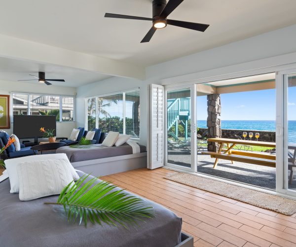 Makaha_Hawaii_tv_room_view